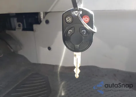 2008 Ford Escape Xlt z USA, uszkodzony, nr VIN 1FMCU03198KE63353